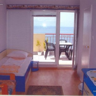 The furniture in both bedrooms is in Santorini blue.