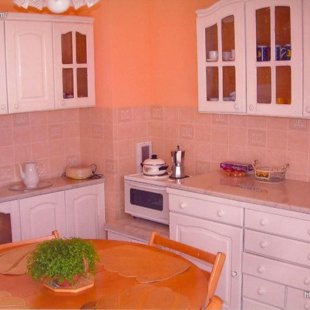 We provide all kinds of cooking utensils and tableware.