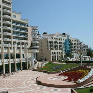 Visitors who do not reside at Sunset resort can enjoy many of its dazzling amenities