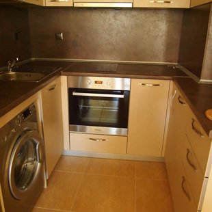 Пазарът за пресни плодове и зеленчуци е само на няколко крачки.