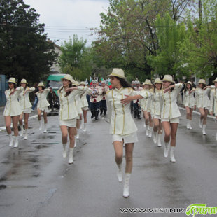 
Черлидинг команда города.