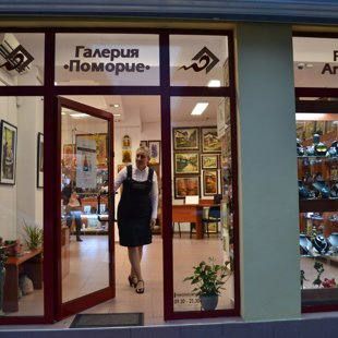 В этой новой галереи работ местных художников и фотографов показаны.