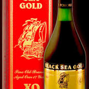 Известный коньяк "Черноморскoe золото" делает прекрасный подарок