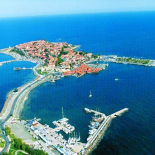 Несебр всего в 15 км от Mорскими элементами, и поездка восхитительнaя