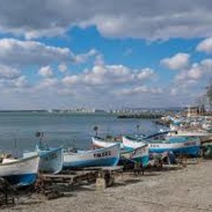 Здесь море есть детская площадка, а ум может легко плыть по течению ...