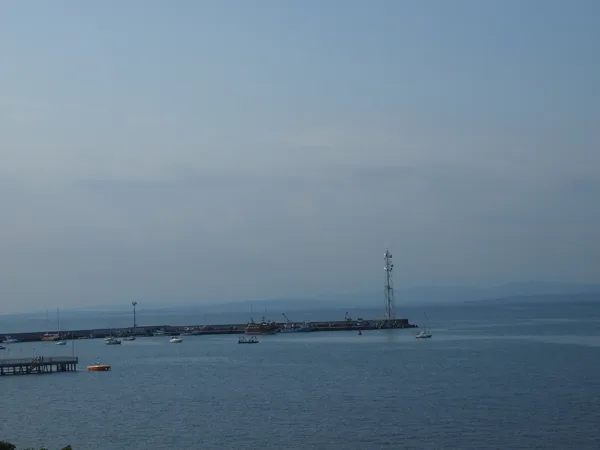 From the marina, one can hop on  the sightseeing boats  for a short sail around  the bay.