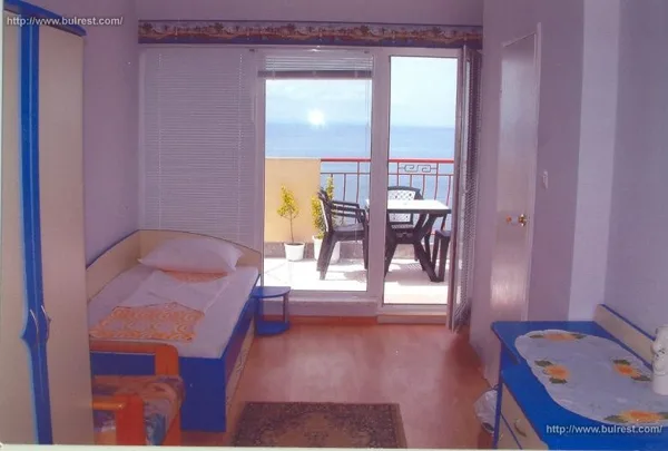 The furniture in both bedrooms is in Santorini blue.
