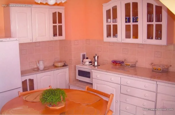 We provide all kinds of cooking utensils and tableware.