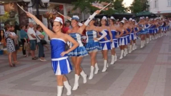 Another performance of the cheerleaders.