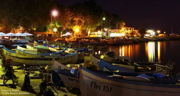 Late evening strolls along the shore are a local ritual, that  visitors of all ages adopt.
