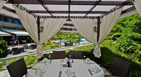 Tourists usually spend the whole day on the beach with a lunch at nearby  eateries.