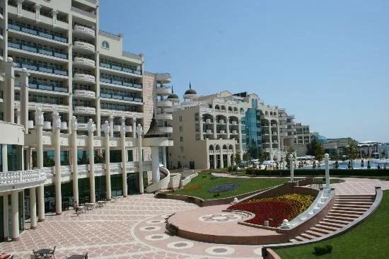 Visitors who do not reside at Sunset resort can enjoy many of its dazzling amenities