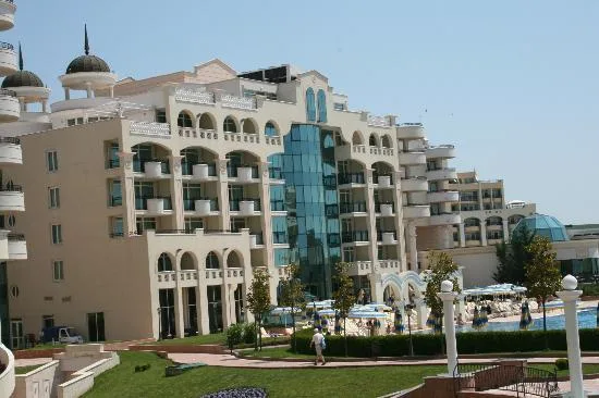 The impressive architecture of Sunset Resort