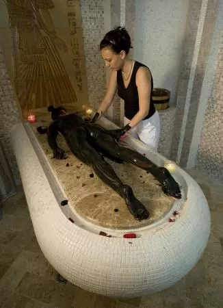 For a superb spa treatment, head to one of the numerous spa centers. 